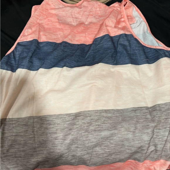 Never worn XL shirt - Picture 3 of 3